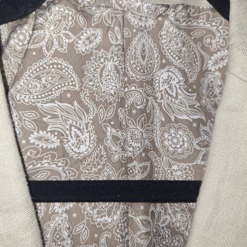 A Lauren Ralph Lauren 100% linen Blayton tan single breasted blazer in a size 20
